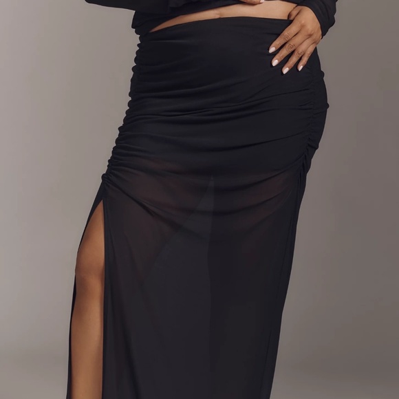 NWT Mesh Overlay Mini Skirt - Picture 2 of 5